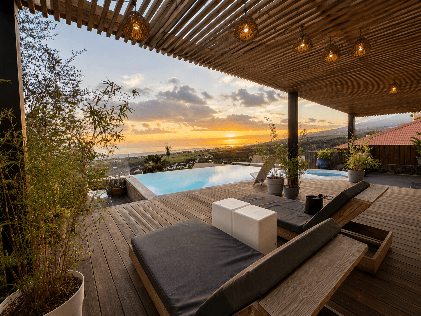 ✨ Villa d'exception avec vue panoramique, piscine à débordement, jacuzzi et sauna